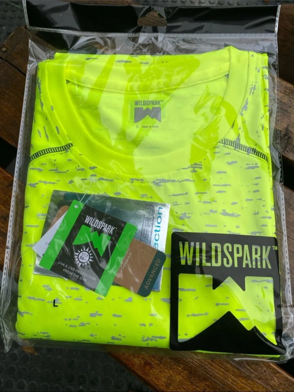 New WILDSPARK Men's Large Reflective Silver UPF 50+ Neon Yellow Mesh Underarm